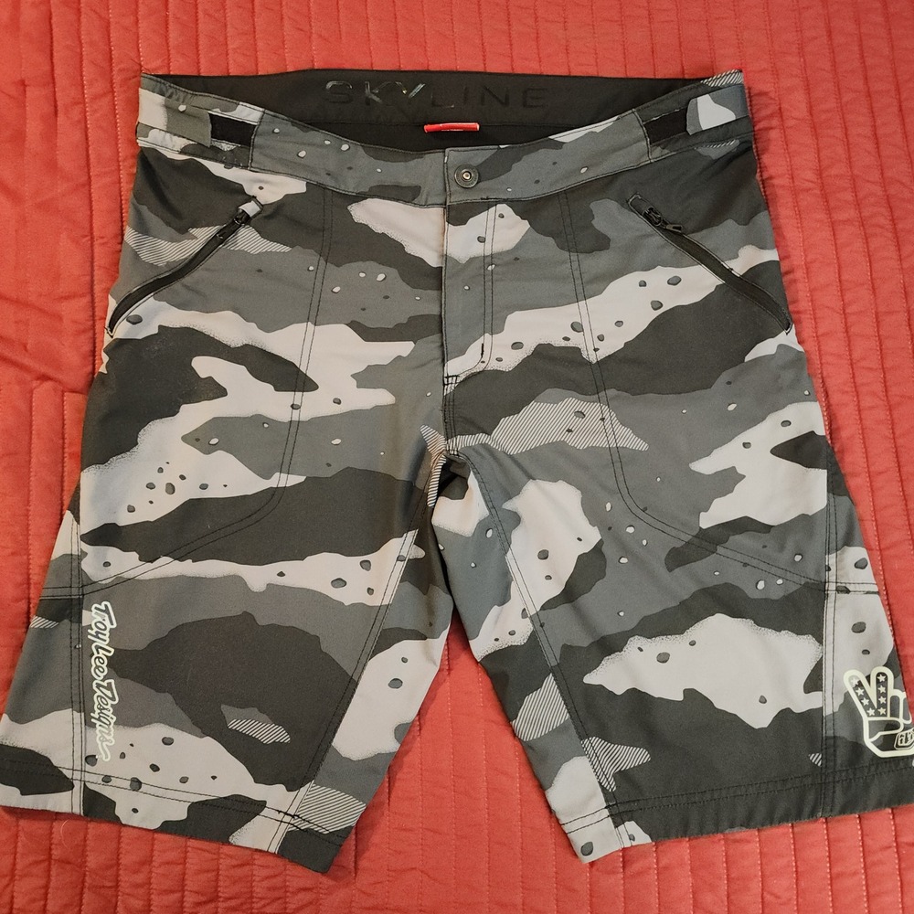 Troy Lee Designs Skyline Camo Mountain Bike Shorts Mens Gray Black Camouflage